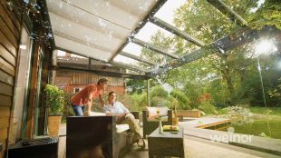 Terrassendach-Verglast-mit-Sonnenschutz.jpg