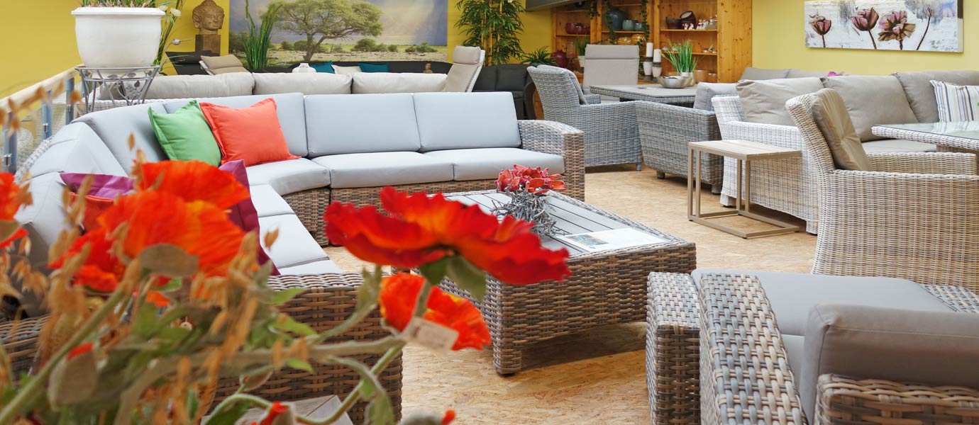 Ausstellung von exklusiven Gartenmöbeln - Galerie Kwozalla